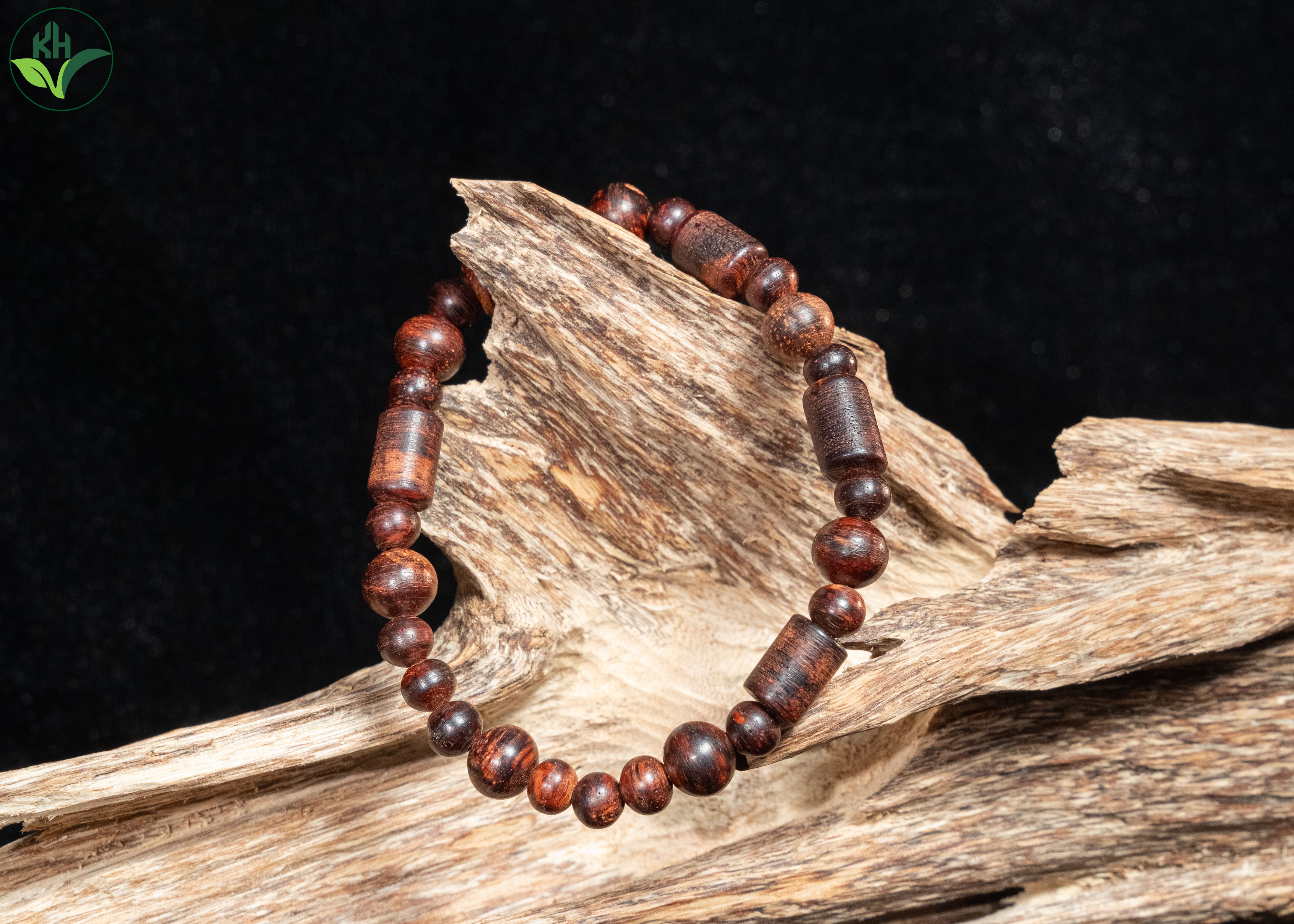 Vòng trầm xưa đỏ cách điệu (6li)